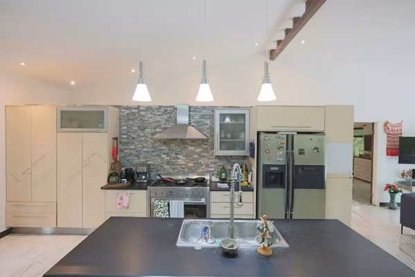 Espectacular Casa con Vistas al Cañón y Casa de Huéspedes en Ciudad Colón