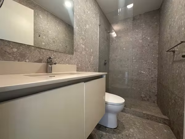 Bello Apartamento en Escazu Village en Alquiler
