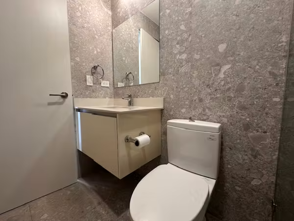 Bello Apartamento en Escazu Village en Alquiler