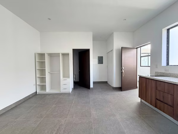 Alquiler de Apartamento Tipo Estudio – Rohrmoser  con parque en 300 mil colones