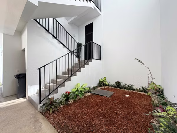 Alquiler de Apartamento Tipo Estudio – Rohrmoser  con parque en 300 mil colones