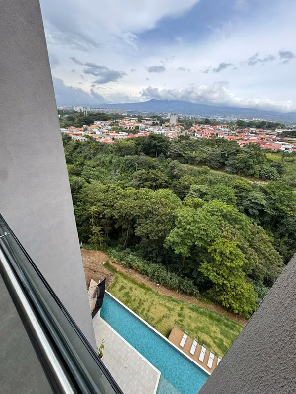 Hermoso apartamento en venta de 2 habitaciones con vista la río y bosque en Rorhmoser