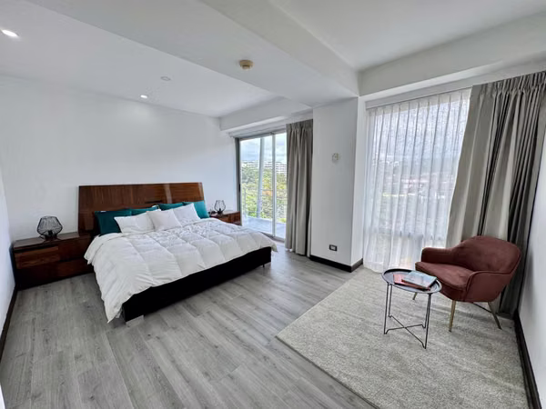 Alquiler Apto Lujo Los Laureles: 260m², 3 Hab/Baño, Gym y Pool | Escazú