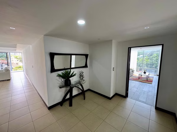 Alquiler Apto Lujo Los Laureles: 260m², 3 Hab/Baño, Gym y Pool | Escazú