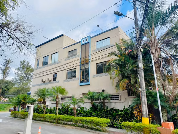 Oficina Corporativa al Este de San José, Ubicación estratégica.