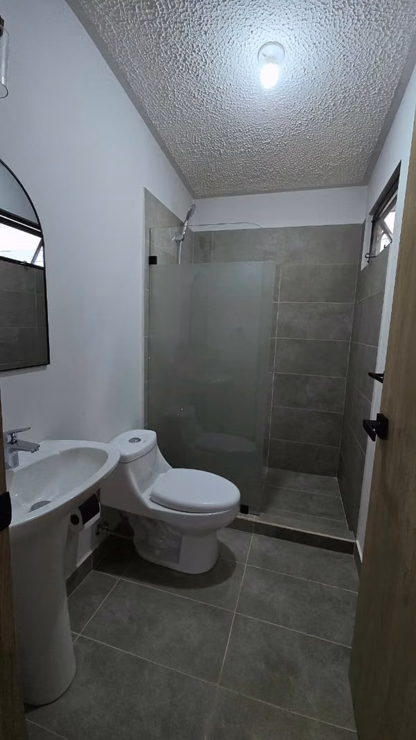 ALQUILER/CASA NUEVA, INCLUYE SERVICIOS, CONDOMINIO EN SAN FRANCISCO