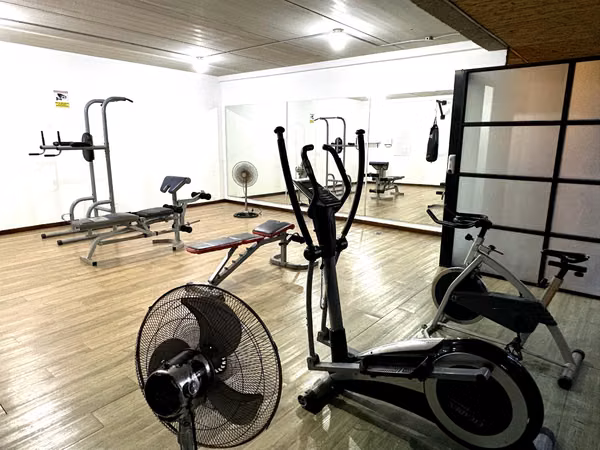 Apartamento de 1 hab tipo estudio con jardín en Condominio Azuraflats – Piedades de Santa Ana | $1,100/mes