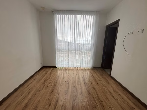 Ubicado en torre de 12 pisos con acceso inmediato al este y oeste, sobre Circunvalación y con localización estratégica.