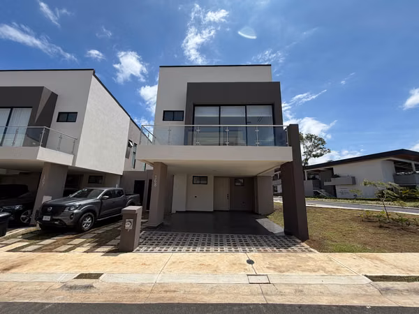 Estrene Casa Lindora Village / A/C + Linea Blanca + Cortinas / 3 Parqueos 