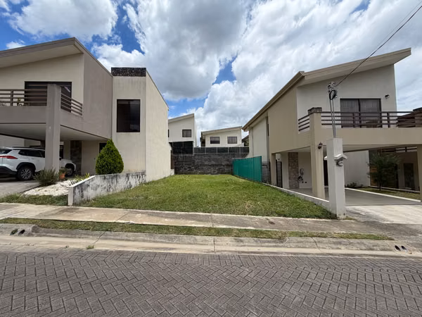 LOTE DE 164M2 EN CONDOMINIO SANTA RITA / Cerca Automercado