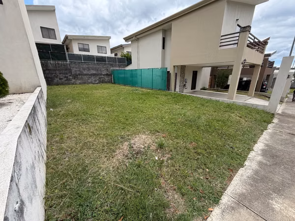 LOTE DE 164M2 EN CONDOMINIO SANTA RITA / Cerca Automercado