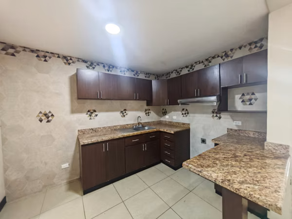 CASA DE 3 HABITACIONES EN CONDOMINIO EN HATILLO