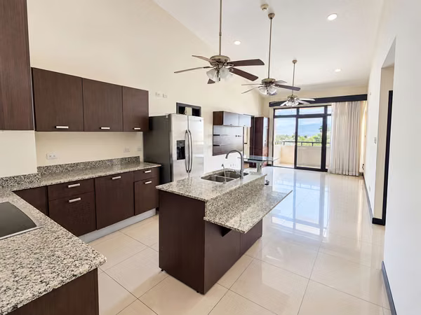 SALE OF 3 BEDROOM APARTMENT IN SANTA ANA PARK