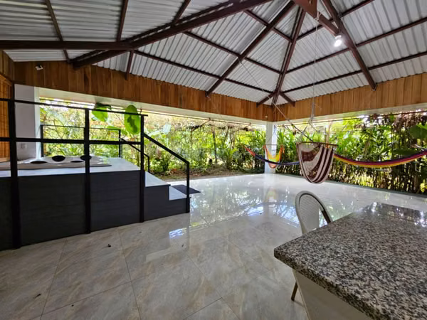 Complejo vacacional llave en mano con 2 casas, piscina y jacuzzi en La Fortuna