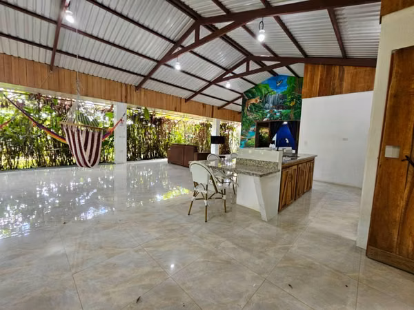 Complejo vacacional llave en mano con 2 casas, piscina y jacuzzi en La Fortuna