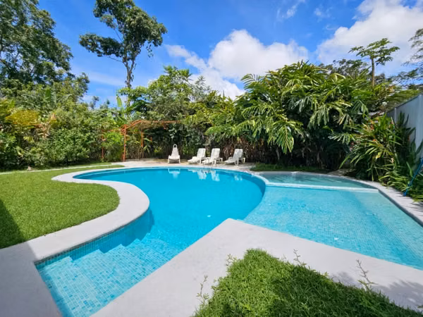 Complejo vacacional llave en mano con 2 casas, piscina y jacuzzi en La Fortuna
