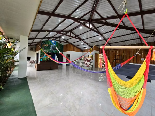 Complejo vacacional llave en mano con 2 casas, piscina y jacuzzi en La Fortuna