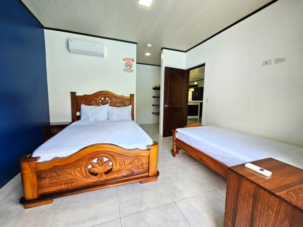 Complejo vacacional llave en mano con 2 casas, piscina y jacuzzi en La Fortuna