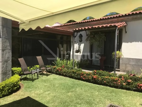Venta de casa de una planta estilo mediterraneo 