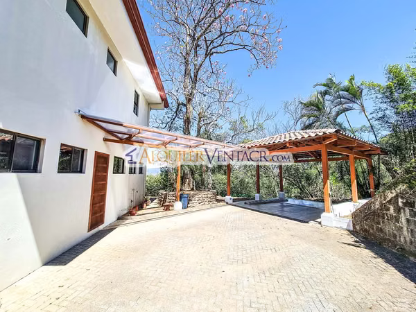 LUJOSA CASA CON 1.039 M2 DE LOTE Y VISTA EN BRASIL DE MORA SANTA ANA