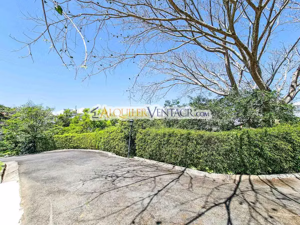 LUJOSA CASA CON 1.039 M2 DE LOTE Y VISTA EN BRASIL DE MORA SANTA ANA