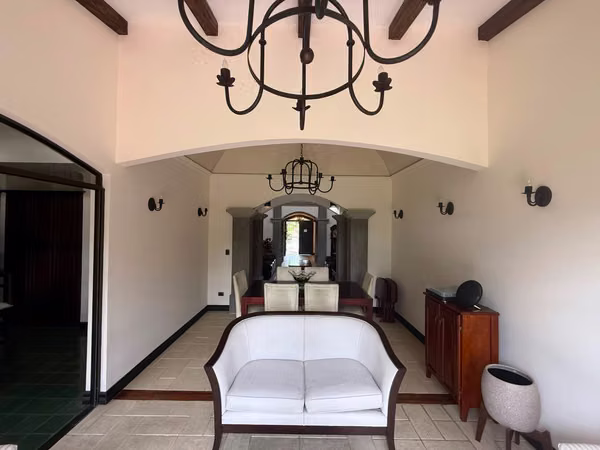 Casa en Venta en Santa Ana, Condominio, Hab principal 1era planta