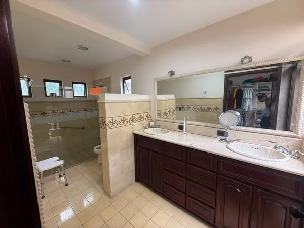 Casa en Venta en Santa Ana, Condominio, Hab principal 1era planta