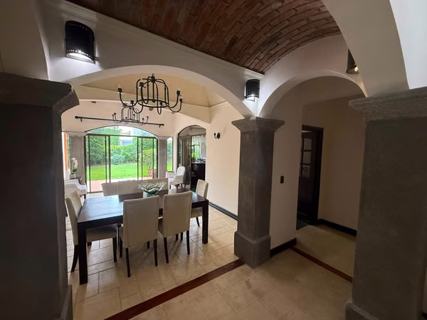 Casa en Venta en Santa Ana, Condominio, Hab principal 1era planta