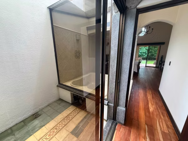 Casa en Venta en Santa Ana, Condominio, Hab principal 1era planta