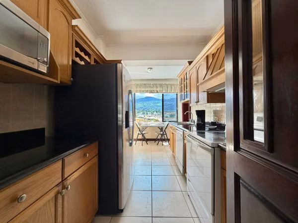 Se alquila apartamento en Escazú. Trejos Montealegre. Amueblado.