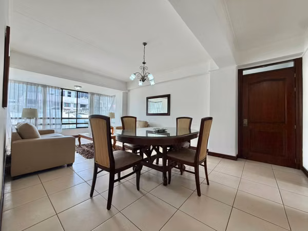 Se alquila apartamento en Escazú. Trejos Montealegre. Amueblado.