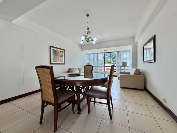 Se alquila apartamento en Escazú. Trejos Montealegre. Amueblado.