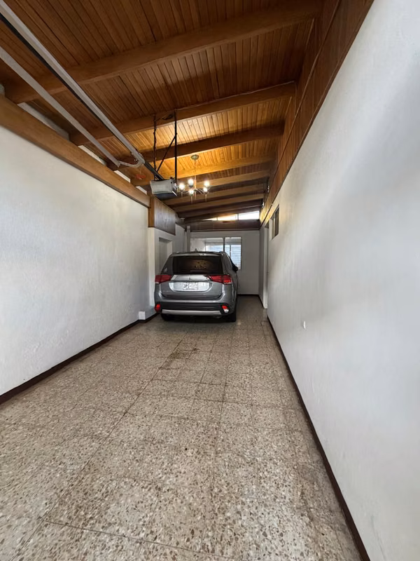 CASA CON APARTAMENTO INDEPENDIENTE – ALTO POTENCIAL DE RENTA PROPIEDA
