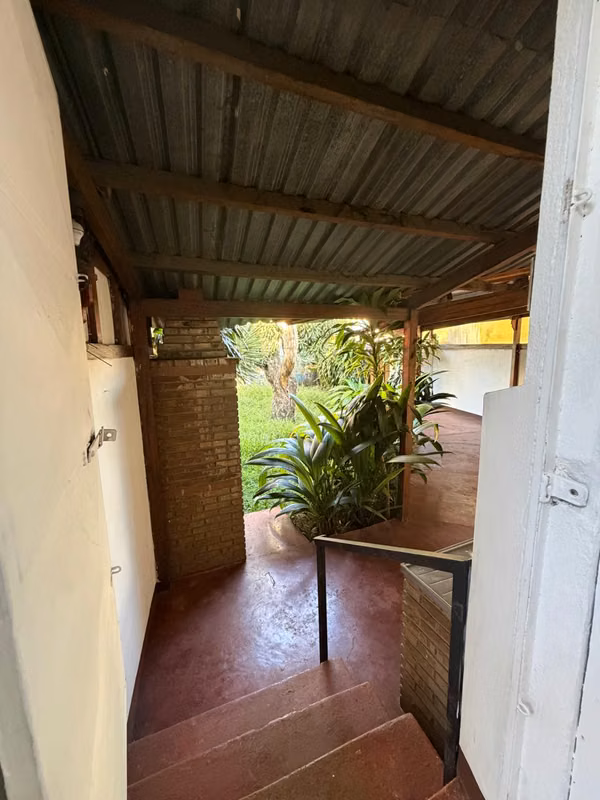 CASA CON APARTAMENTO INDEPENDIENTE – ALTO POTENCIAL DE RENTA PROPIEDA