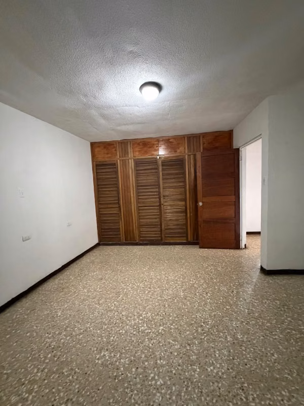 CASA CON APARTAMENTO INDEPENDIENTE – ALTO POTENCIAL DE RENTA PROPIEDA