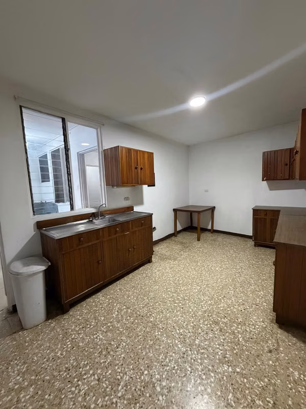 CASA CON APARTAMENTO INDEPENDIENTE – ALTO POTENCIAL DE RENTA PROPIEDA
