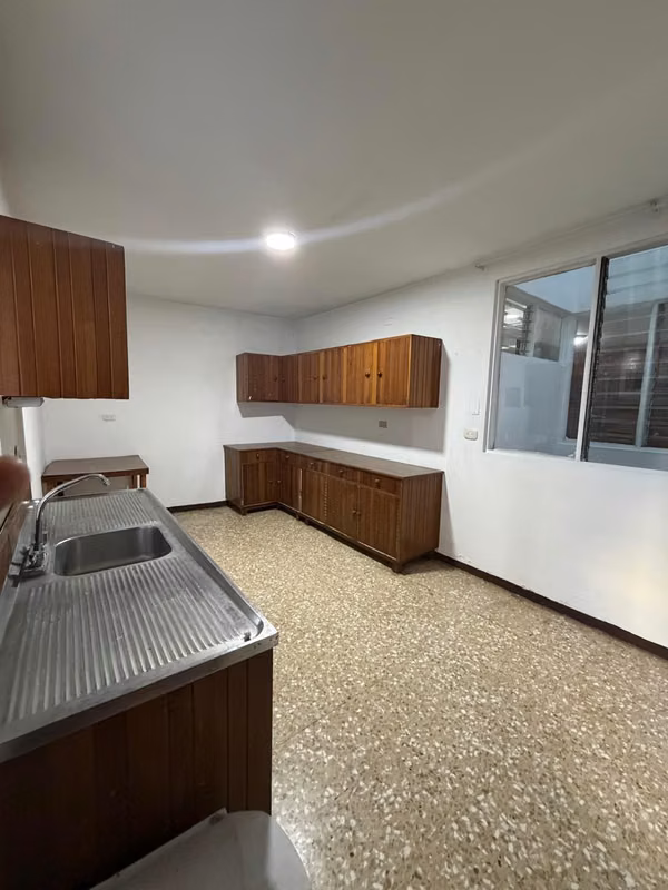 CASA CON APARTAMENTO INDEPENDIENTE – ALTO POTENCIAL DE RENTA PROPIEDA