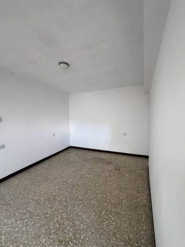 CASA CON APARTAMENTO INDEPENDIENTE – ALTO POTENCIAL DE RENTA PROPIEDA