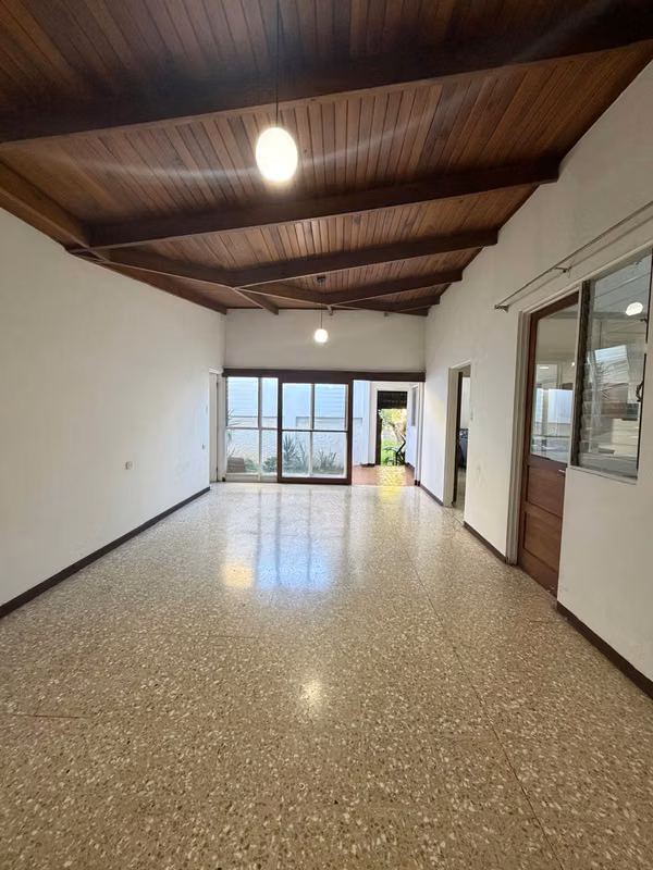 CASA CON APARTAMENTO INDEPENDIENTE – ALTO POTENCIAL DE RENTA PROPIEDA