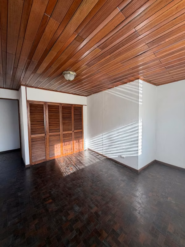 CASA CON APARTAMENTO INDEPENDIENTE – ALTO POTENCIAL DE RENTA PROPIEDA