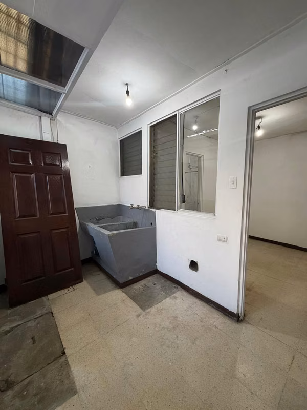 CASA CON APARTAMENTO INDEPENDIENTE – ALTO POTENCIAL DE RENTA PROPIEDA