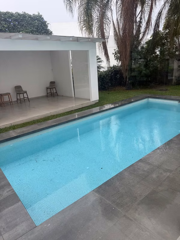 CASA CONTEMPORÁNEA DE TRES NIVELES EN CONDOMINIO – ESCAZÚ