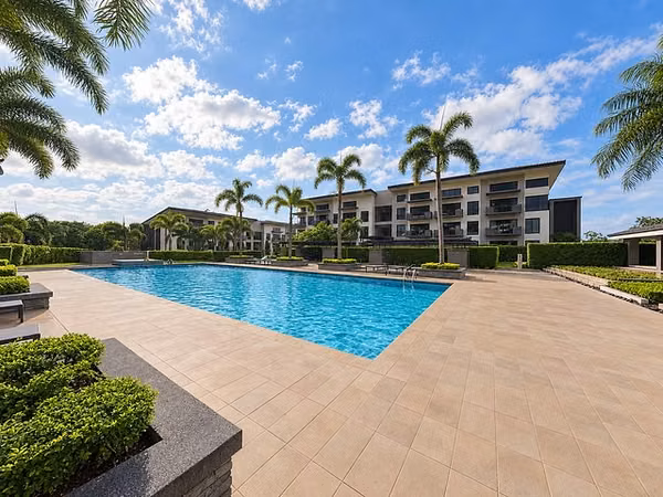 Apartamento amoblado con espectacular vista/ Resort Style