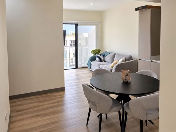 Apartamento FULL AMOBLADO • Piso 7 • Esquinero/ VIVE TIBAS