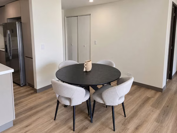 Apartamento FULL AMOBLADO • Piso 7 • Esquinero/ VIVE TIBAS