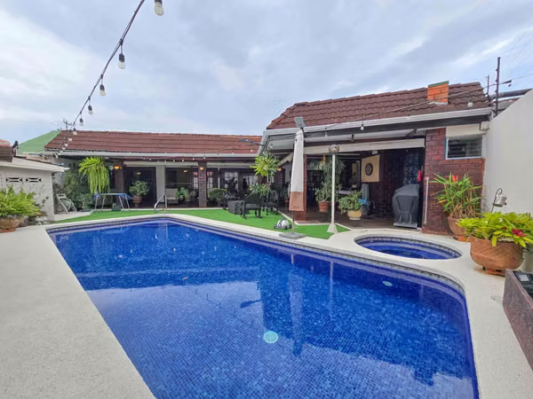 ONE FLOOR HOUSE WITH PRIVATE POOL ON BEAUTIFUL HORIZON ESCAZU