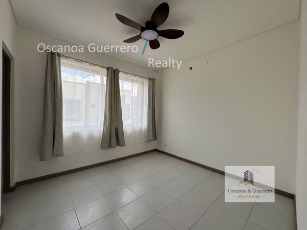 ALQUILER Casa de 3 Dormitorios en Condominio Blue, Los Arcos, Heredia