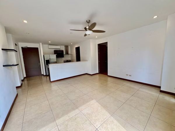 DISTRITO CUATRO ESCAZU-MODERNO APARTAMENTO  2 HAB/2BAÑOS / LINEA BLANCA