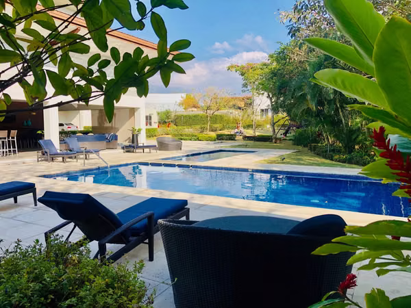 DISTRITO CUATRO ESCAZU! 2 BDR /2 BATHROOMS CONDO W/ KITCHEN APPLIANCES