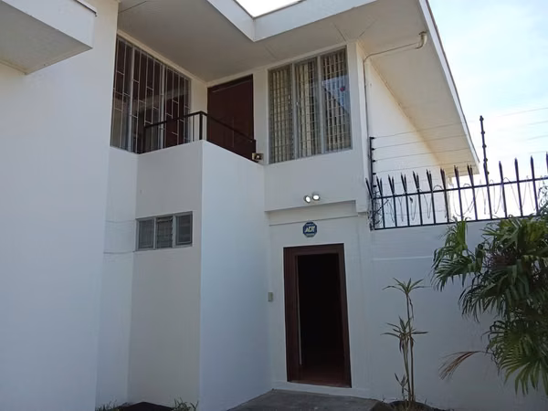 HOUSE FOR OFFICES, ROOM, EDUCATIONAL INSTITUTE / ZAPOTE.